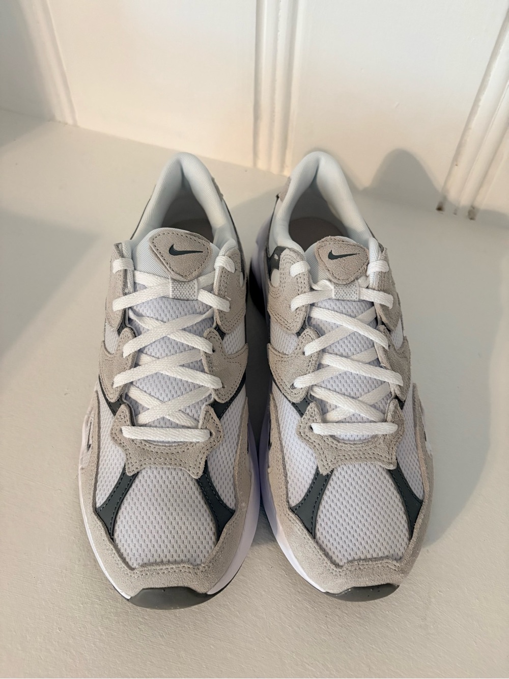 Nike Men's White & Light Gray Low-Top Sneakers